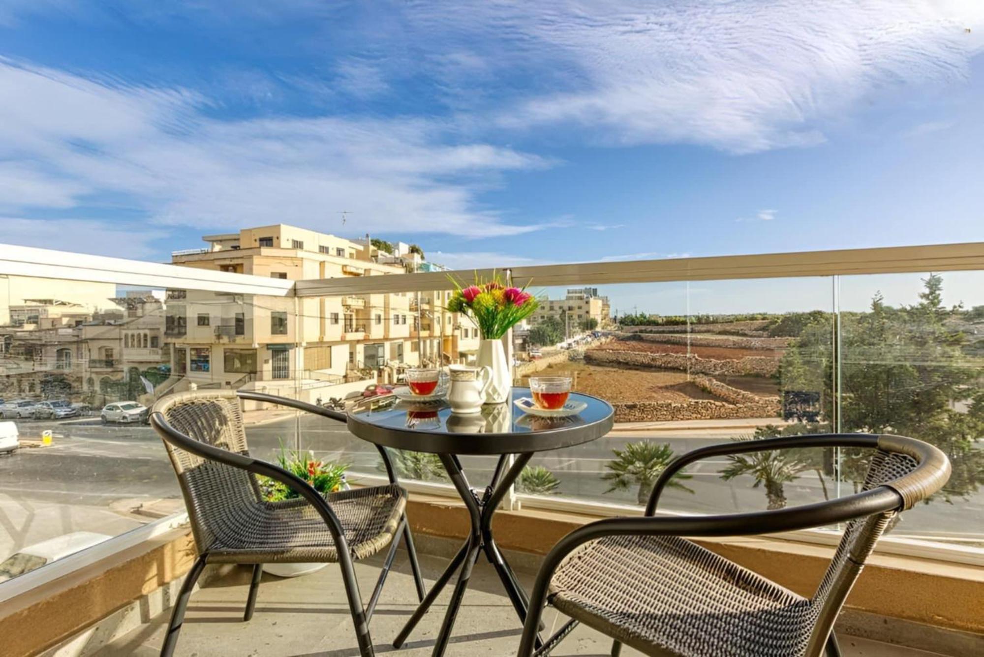 Large, 3 Bedroom Apartment In Marsascala Marsaskala Exterior photo