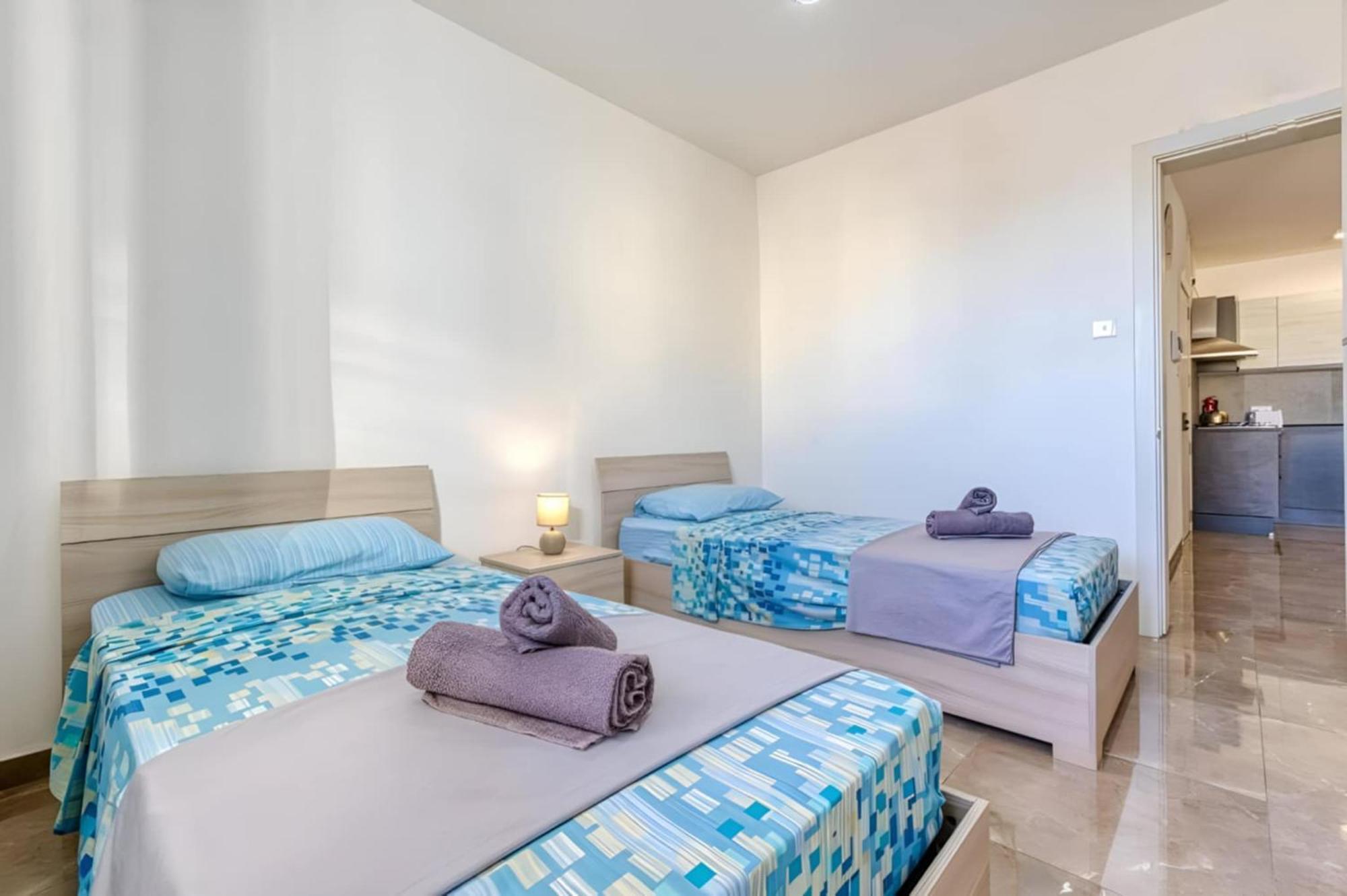 Large, 3 Bedroom Apartment In Marsascala Marsaskala Exterior photo